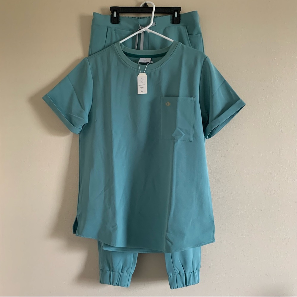 Luuna seafoam scrub set